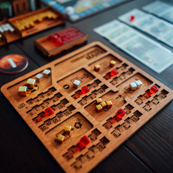 The organizer includes five player boards.
